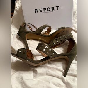 Report Women's Green Eyelet Heels